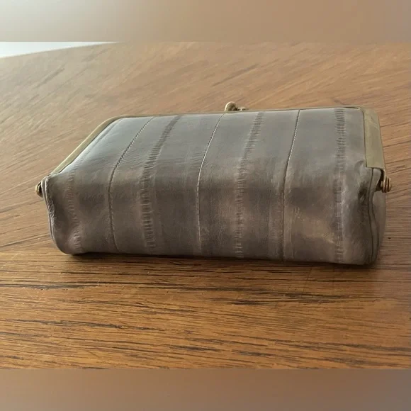 Vintage Eel Skin Gray Leather Clutch Purse with Kiss Lock & Mirror / Wallet - Picture 5 of 10